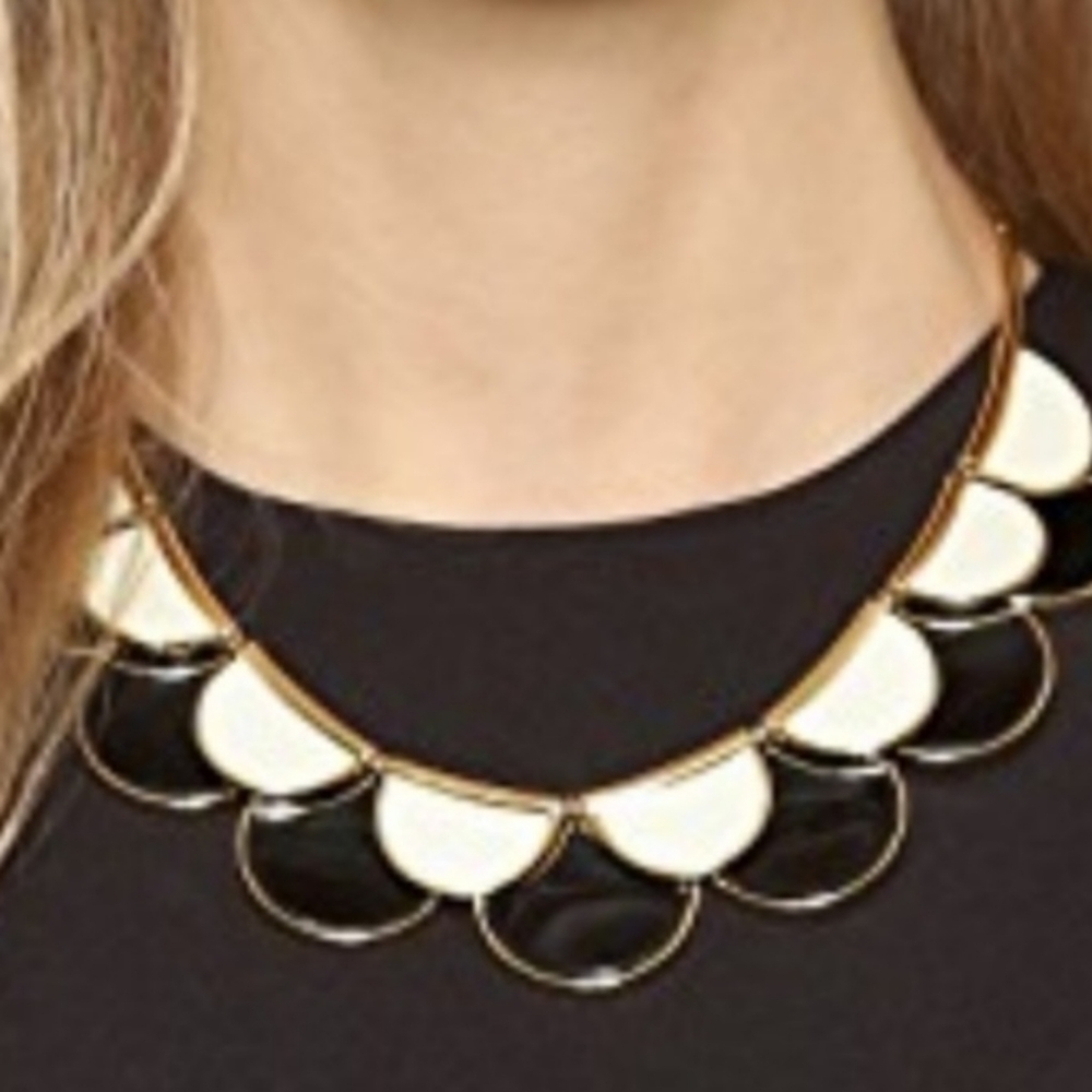 KATE SPADE ♠️ SWEETHEART BLACK/BEIGE ENAMEL NECKLACE